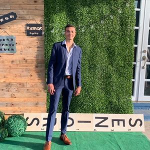 Meet your Posher, Carlos sebastian